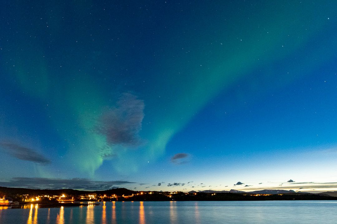 Erste Polarlichtaktivitäten auf Senja