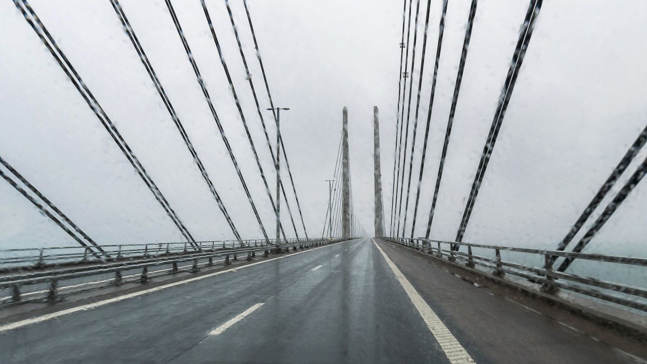 Öresundbrücke im Regen