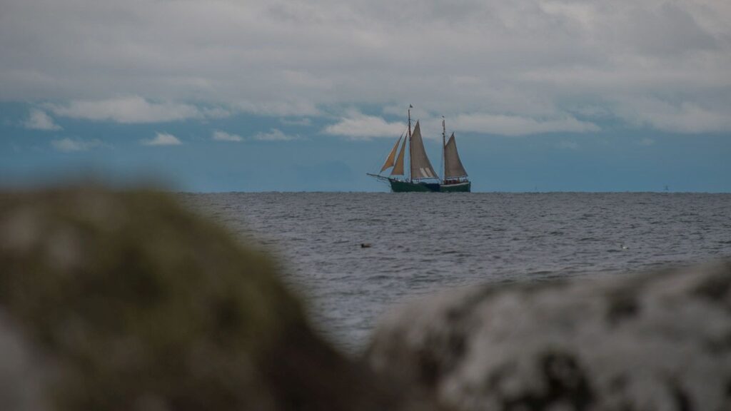 Ein Dreimaster vor Karlskrona