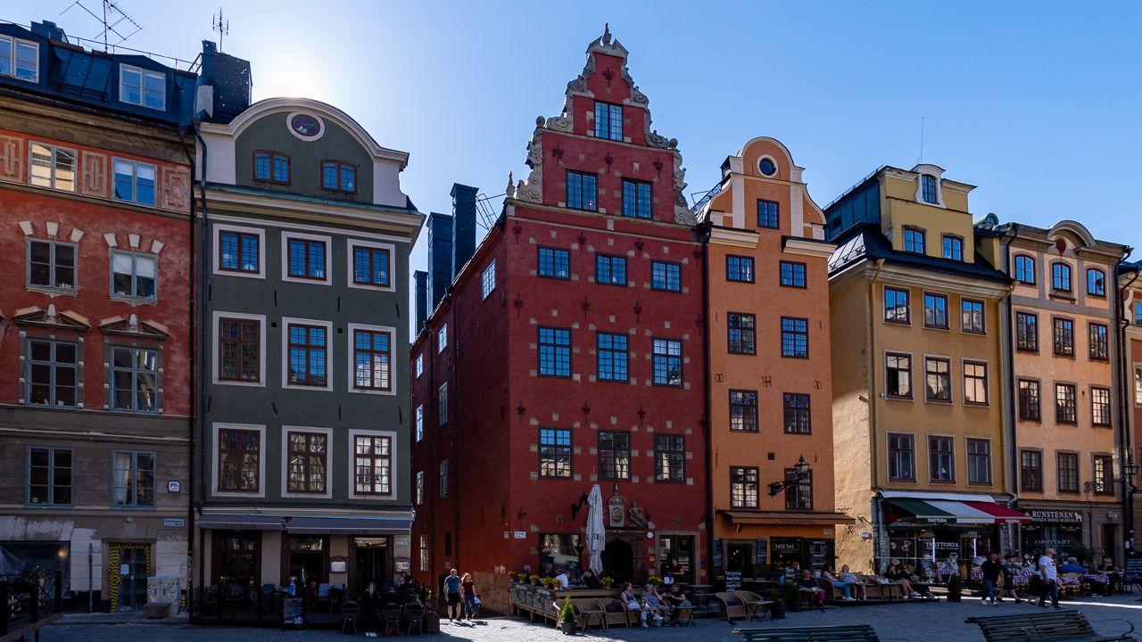 Altertümliche Häuserzeile in der Stockholmer Altstadt