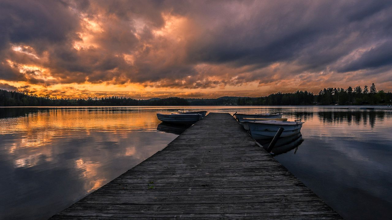 Kalter Sonnenuntergang am See
