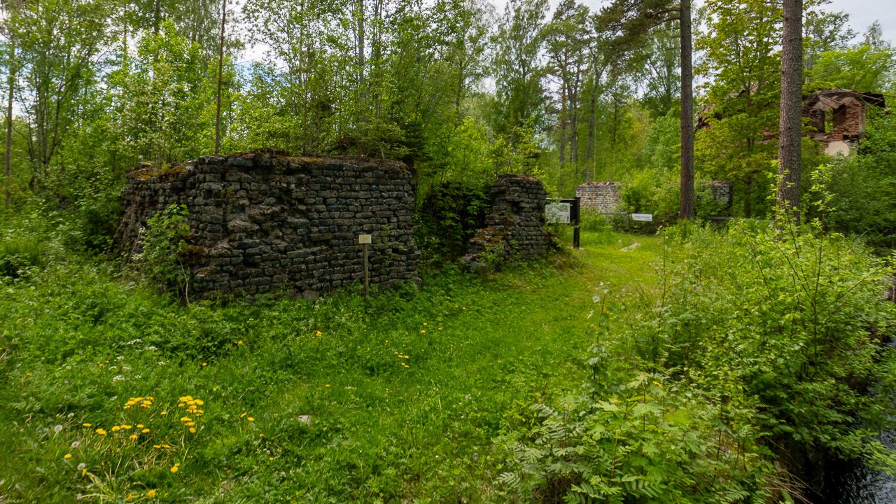 Ruine am Kulturstig Langvind
