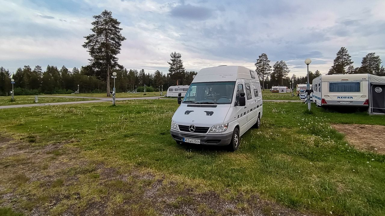 Eisbär auf 5 Sterne Campingplatz