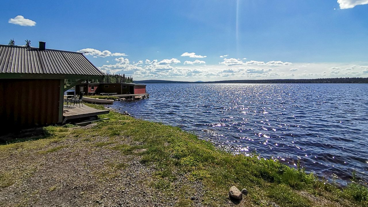 Eiskalter Badesee in Kiruna
