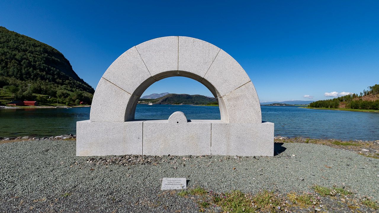 Kultur Gedenkstein für einen norwegischen Künstler