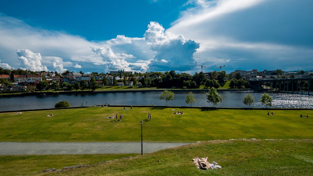 Am Fluß von Trondheim