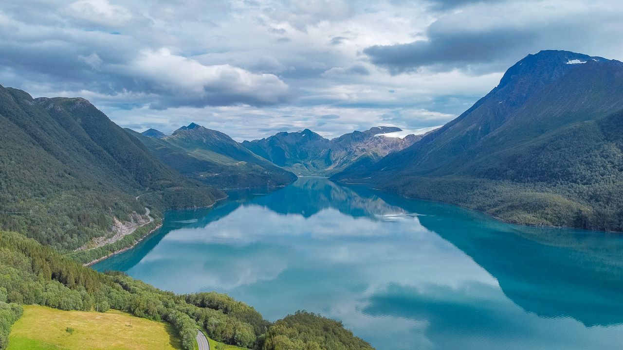Der Fjord am Svartisen Gletscher