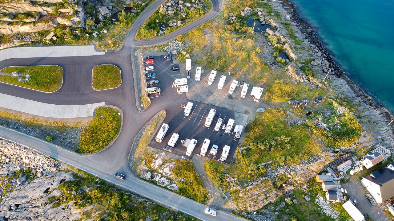 Rast und Stellplatz Henningsvaer