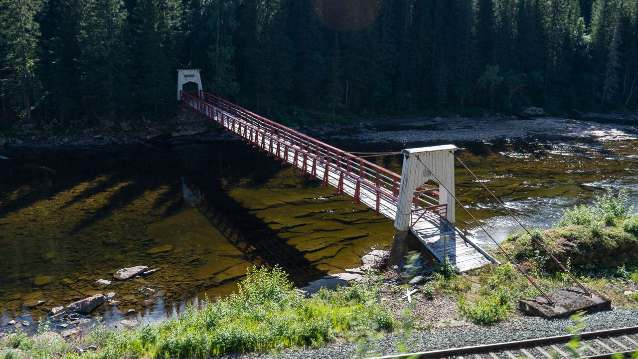Versorgungsbrücke am Fluß
