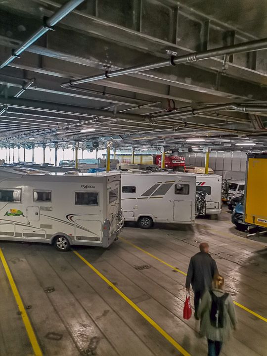 Die Stellplätze in der Katamaranfähre