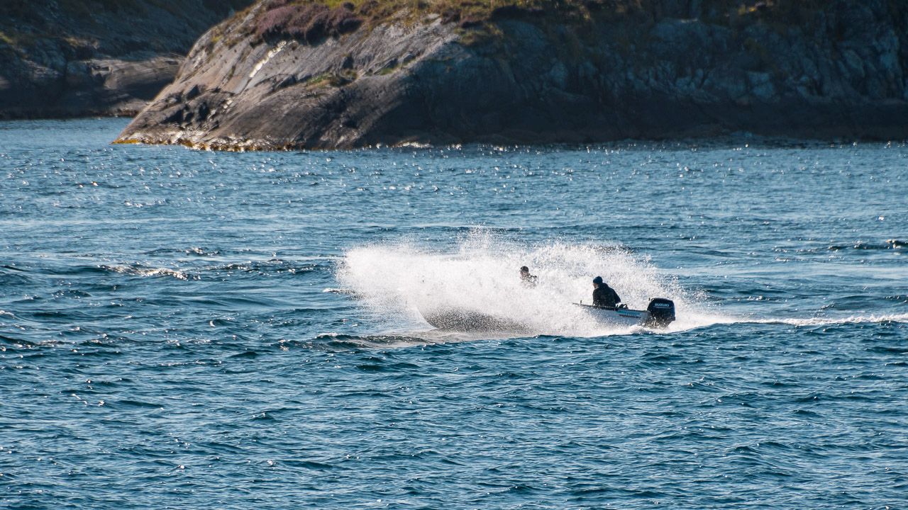 Fischerboot auf dem Malstrom-2