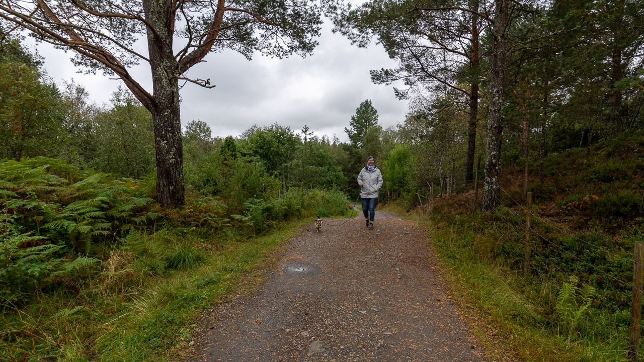 Melli und Fini am Kvalvik Fort