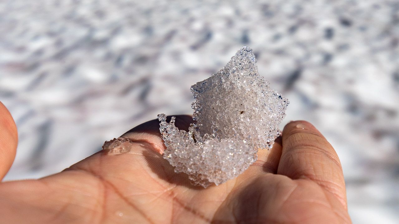 Schnee am Sognetjfellet im Sommer